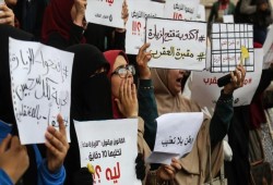 وقفة لأهالي المعتقلين أمام سجن العقرب احتجاجًا على منع الزيارات