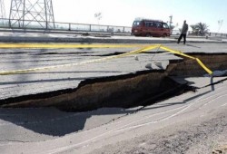 انهيار جزئي مفاجئ بكوبري في الأقصر