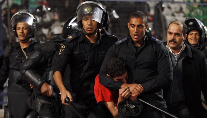 "مونيتور" تحذر من استخدام داخلية الانقلاب للقوة المميتة