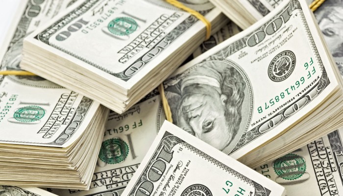 الدولار يُسجّل «10.90» بعد حالة من «التذبذب» بالسوق السوداء