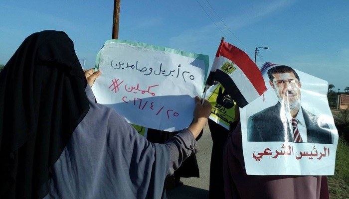 حرائر أم الرضا بدمياط يهتفن "إرحل" بمسيرة ضد حكم العسكر