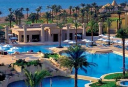 السياحة بمصر تعاني هبوطا حادا في إيرادتها بداية 2016