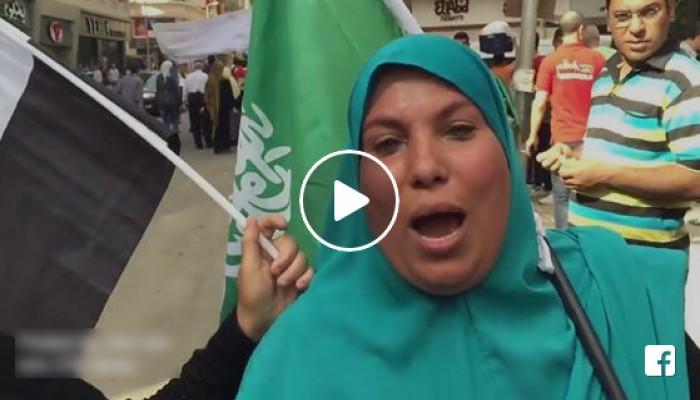 بالفيديو .. مؤيدة للسيسي: "مستعدين نبيع الأهرامات وأبو الهول كمان"!