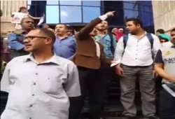 بالفيديو ... صحفيو مصر يقاضون وزير داخلية الانقلاب ويحذرون السيسي