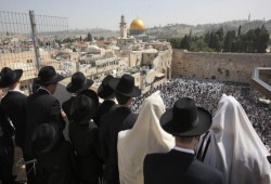 مستوطنون صهاينة يقتحمون باحات المسجد الأقصى