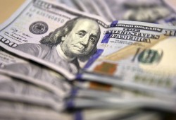 الدولار يصعد ويقترب من مستوى 11 جنيها من جديد