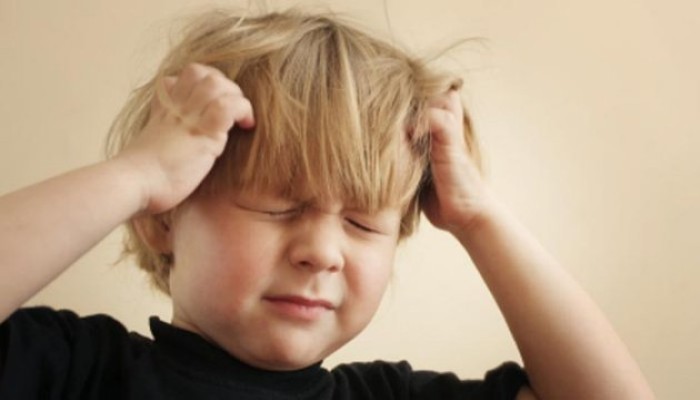 أعراض تدل على إصابة طفلك بارتجاج فى المخ.. أبرزها الدوخة المتكررة والصداع