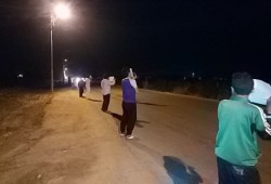 سلسلة بشرية لثوار مركز دمنهور لرفض بيع أرض مصر