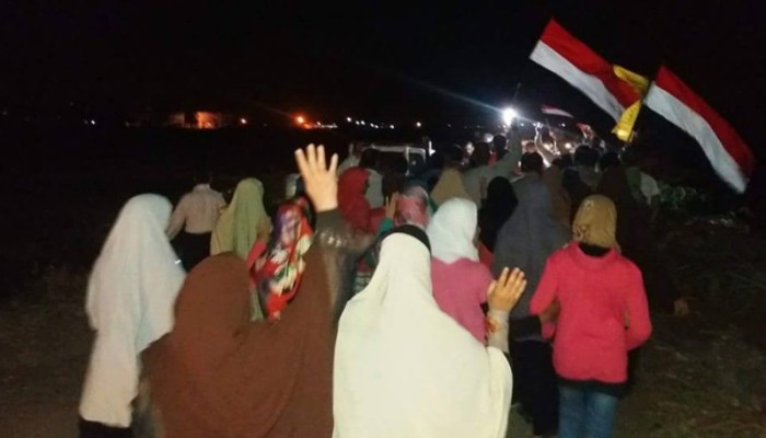 للمرة الثالثة.. مسيرة ليلية بمركز دمنهور تطالب بإسقاط حكم العسكر وترفع شعار "إغضب"