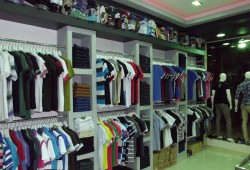 رغم وعود السيسي .. أسعار الملابس تقفز 30% مع بداية موسم الصيف