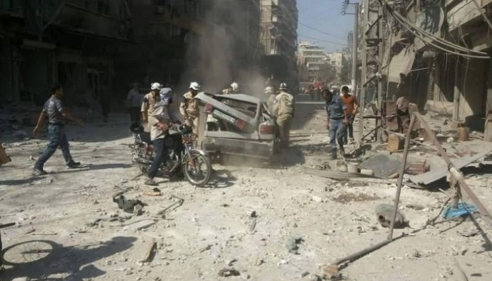 لحظة سقوط برميل من الطيران المروحي على حي بستان القصر في حلب