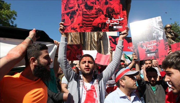 وقفة احتجاجية في إسطنبول ضد غارات النظام السوري على حلب