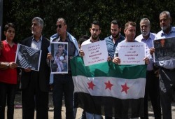 "فلسطينيو سوريا" ينظّمون وقفة في غزة تنديدًا بمجازر حلب