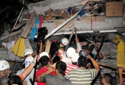 انتشال عجوز حيًا بعد 13 يومًا من زلزال الإكوادور