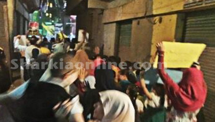 مسيرة ليلية بقرية العزيزية بالشرقية تضامناً مع أهالي حلب