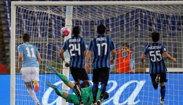 لاتسيو يقضي على آمال إنتر في ملاحقه روما ويهزمه بثنائية