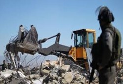 الاحتلال يخطر بهدم منشآت سكنية بالقدس المحتلة