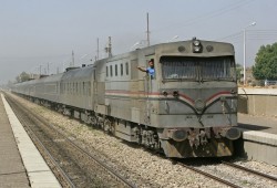 قطار يصطدم بمساكن العاملين بالسكة الحديد بالبحيرة