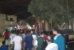 مسيرة ليلية بمركز سنورس تنديدا بما يحدث في سوريا