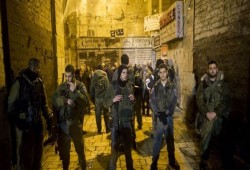 الاحتلال يقتحم بيت عزاء ويعتقل شابًّا في القدس