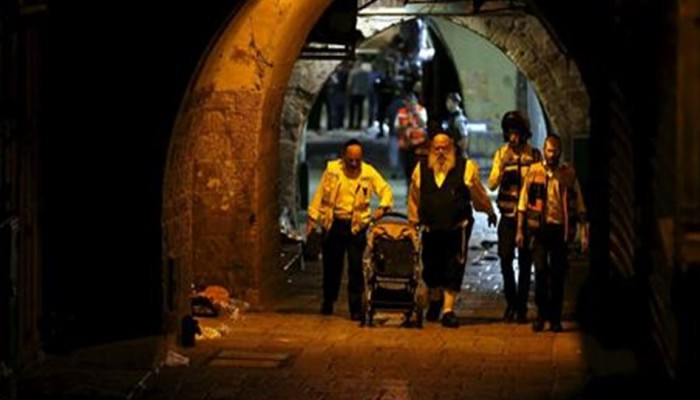 إصابة مستوطن بعملية طعن في القدس وانسحاب المنفذ