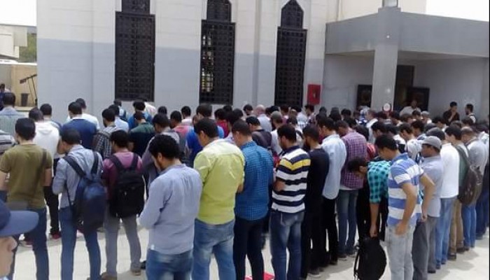 طلاب هندسة العاشر من رمضان يصلون الغائب على شهداء حلب