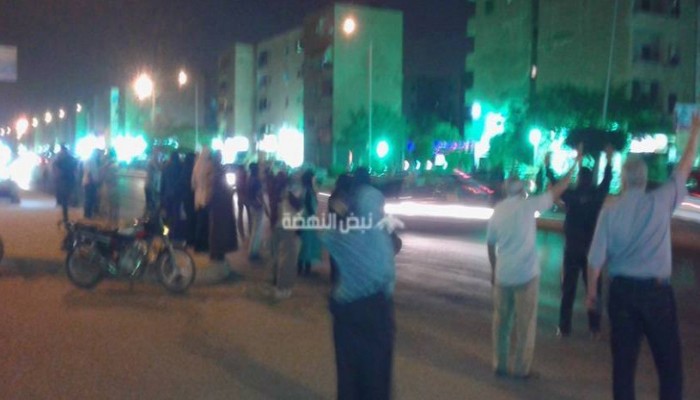 وقفة ليلية لثوار أكتوبر تنديدا بتردي الأوضاع وغلاء الأسعار