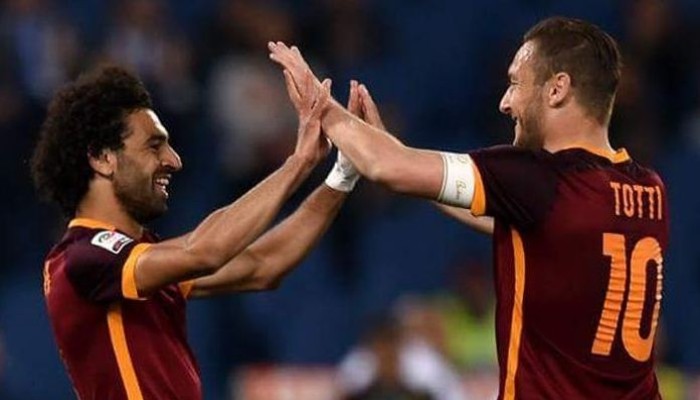 الأهلي يكرم محمد صلاح وتوتي