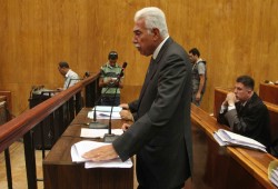 قضاء الانقلاب يقضي ببراءة أحمد نظيف في قضية استغلال النفوذ والكسب غير المشروع