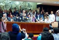 "عمومية الصحفيين" تقرر مقاطعة أخبار داخلية الانقلاب وتسويد الصفحات الأولى للجرائد