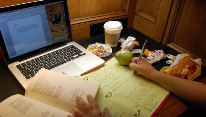 6 عائلات غذائية لا غنى عنها أيام الامتحانات