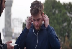 بالفيديو..شباب أتراك يرصدون ردة فعل السياح عند سماعهم للقرآن