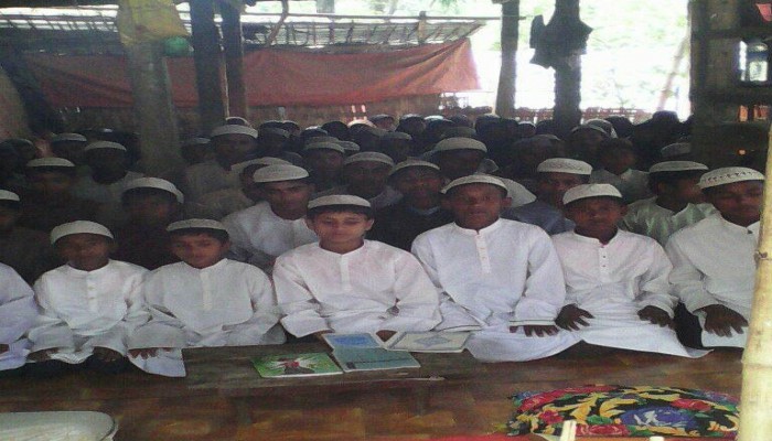 رغم المعاناة.. أطفال الروهنغيا يتمسكون بحفظ القرآن