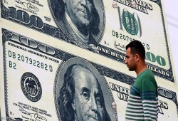 سعر الدولار يتراحع 5 قروش .. و"الصرافة" تتحايل على "المركزي"