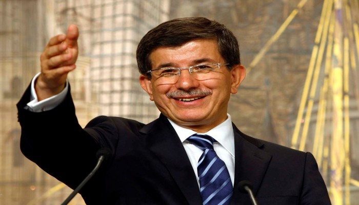 هاشتاج "داود أوغلو» يغزو تويتر.. ومغردون: نموذج للشرف والنزاهة