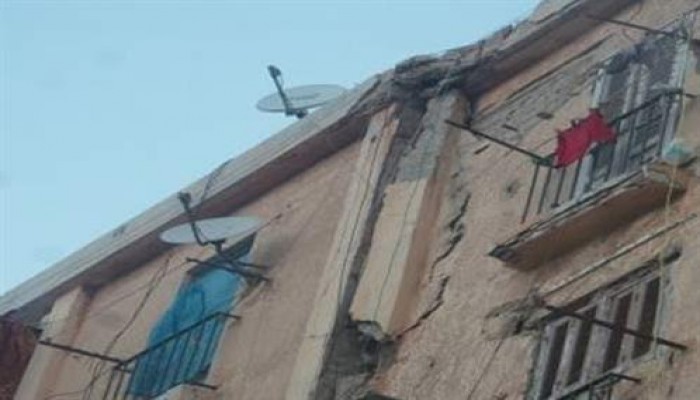 قاطنو "الطوبجية" بالإسكندرية يتظاهرون لنقلهم لمساكن بديلة بعد تصدع منازلهم