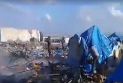 عشرات القتلى بقصف النظام السوري مخيما بريف إدلب