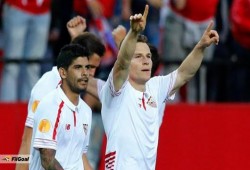 إشبيلية يسقط شاختار بثلاثية ويتأهل لنهائي الدوري الأوروبي