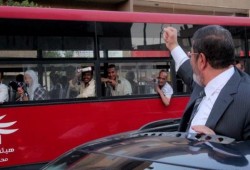 صورة وتعليق .. الرئيس الشرعي والأتوبيس الحقيقي