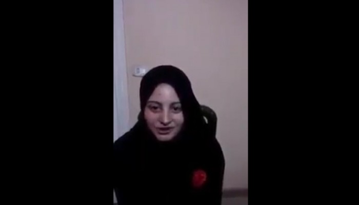 مسيحيون يحاصرون قسم شرطة بسوهاج بعد إعلان فتاة إسلامها بقريتهم (فيديو)