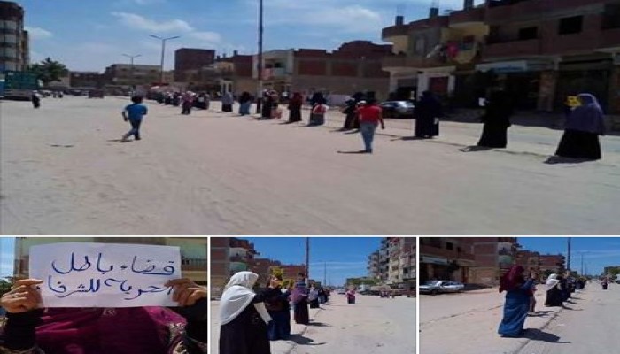 بنات الثورة بالاسكندرية ينظموا سلسلة بشرية رفضا للانقلاب