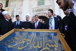 داود أوغلو يفتتح مسجدًا عثمانيًا هدمه الصرب بالبوسنة