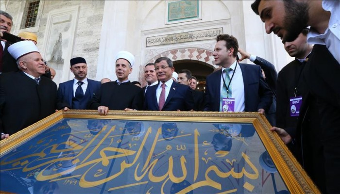 داود أوغلو يفتتح مسجدًا عثمانيًا هدمه الصرب بالبوسنة