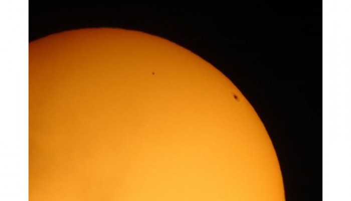 ظاهرة نادرة تشهد عبور عطارد أمام قرص الشمس نهار الإثنين المقبل