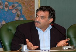 "عزمي بشارة": إعدام صحفيين مصريين جريمة بجلاجل