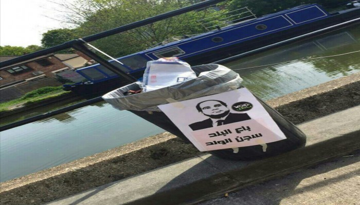 بالصور ... "السيسي" على الزبالة في لندن