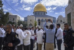 عشرات المستوطنين يقتحمون المسجد الأقصى