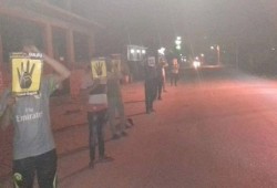 سلسلة بشرية لثوار ‫"قصر رشوان"‬ بالفيوم تُندد بمذابح رابعة