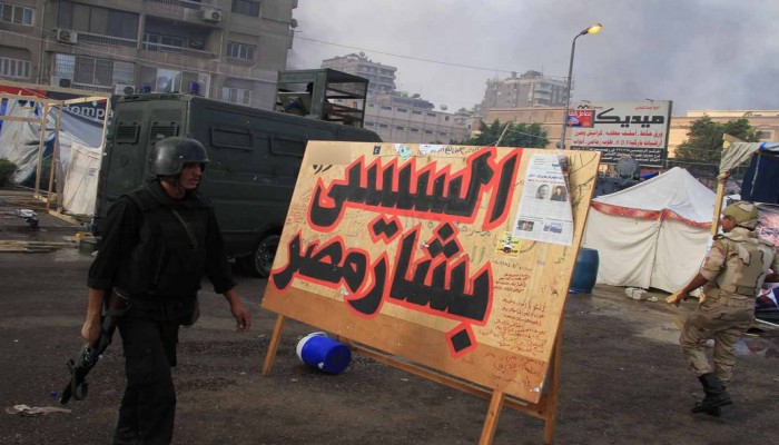 وائل قنديل يكتب :  مصر بين أصابع الموت