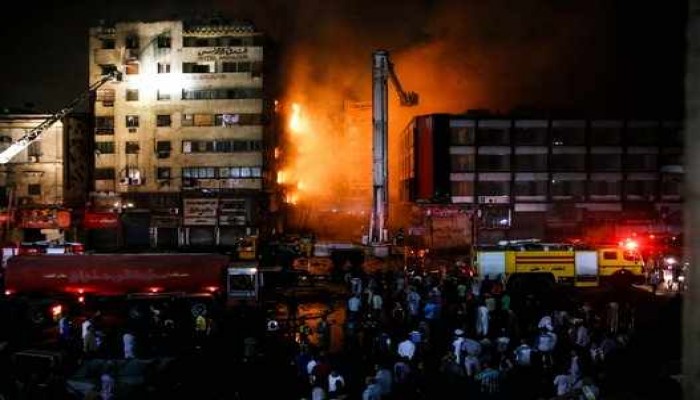 الجيش والداخلية يفشلون في إخماده .. حريق "القاهرة" يواصل الاشتعال بعد أكثر من 12 ساعة